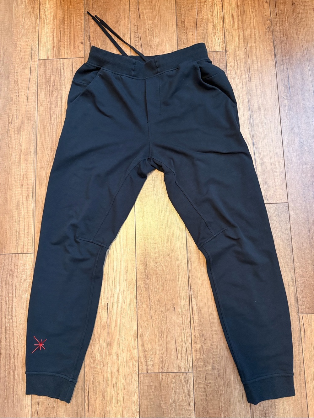 Rare special edition Lululemon Joggers - Small - LM5AD1S - Red Accents